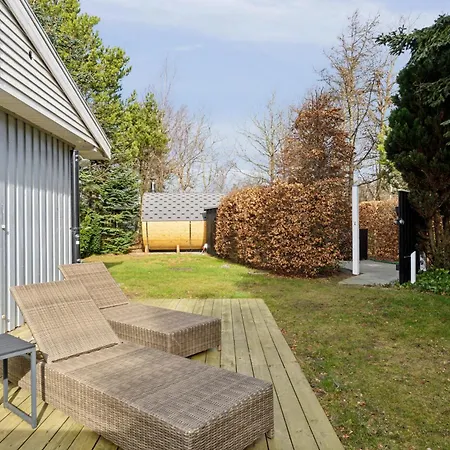 1109 Holiday home *